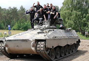 1&1 Partner mit großem Spaß beim Offroad-Tag